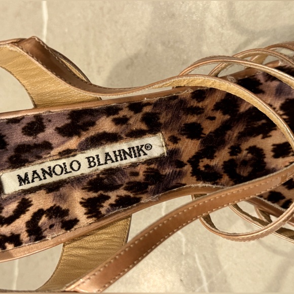 Manolo Blahnik Beige Nude pearlized patent leather heels sandal. 39 like new - Picture 7 of 10